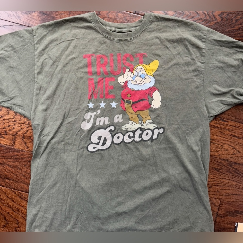Disney Parks Doc Trust Me I’m a Doctor T Shirt XL Disneyland - Picture 4 of 4